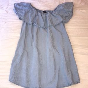 Super cute off the shoulder jean dress!!